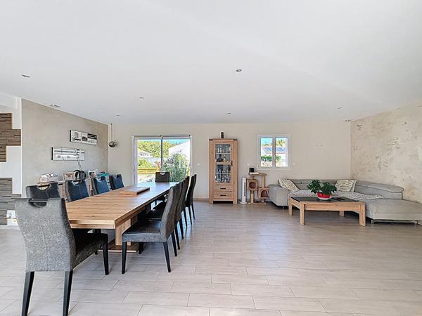 Maison moderne a vendre a LA GARNACHE - 4 chambres, piscine et grand sejour lumineux