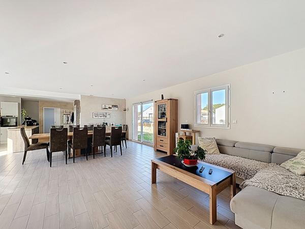 Maison moderne a vendre a LA GARNACHE - 4 chambres, piscine et grand sejour lumineux
