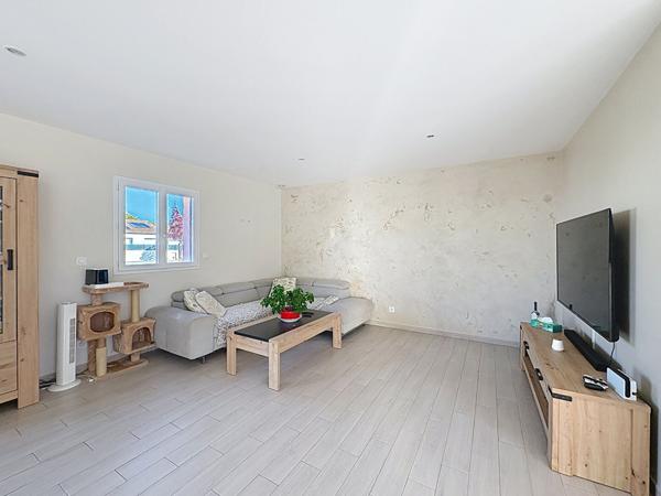 Maison moderne a vendre a LA GARNACHE - 4 chambres, piscine et grand sejour lumineux