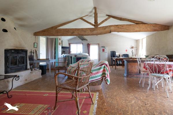 Maison à vendre 244 950 € Saint-Just-Luzac 4 p 150 m² DPE F