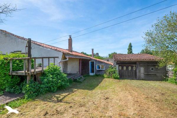 Maison à vendre 244 950 € Saint-Just-Luzac 4 p 150 m² DPE F