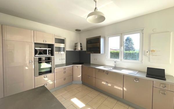 Maison à louer    5 pièces • 176 m2 Cranves-Sales