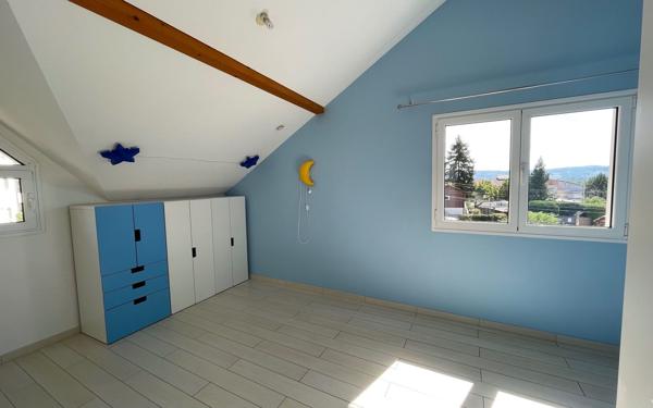 Maison à louer    5 pièces • 176 m2 Cranves-Sales