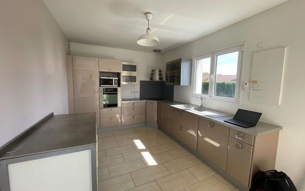 Maison à louer    5 pièces • 176 m2 Cranves-Sales