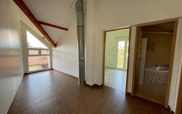 Maison à louer    5 pièces • 176 m2 Cranves-Sales