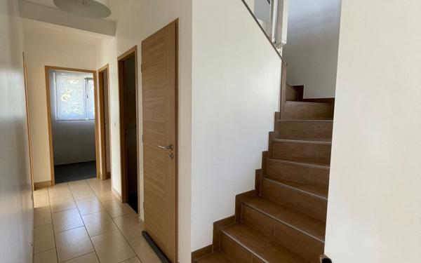 Maison à louer    5 pièces • 176 m2 Cranves-Sales