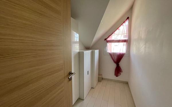 Maison à louer    5 pièces • 176 m2 Cranves-Sales