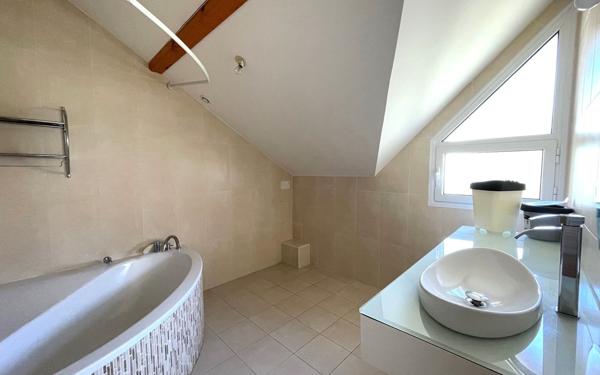 Maison à louer    5 pièces • 176 m2 Cranves-Sales