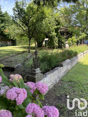 Maison à vendre 10 pièces 300 m² Les Artigues-de-Lussac