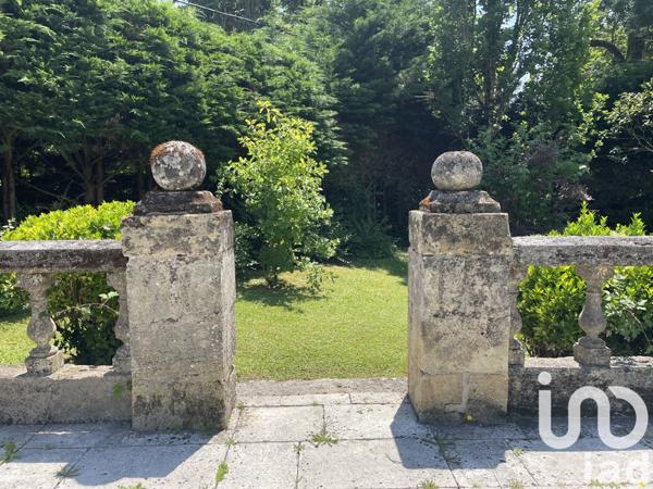 Maison à vendre 10 pièces 300 m² Les Artigues-de-Lussac