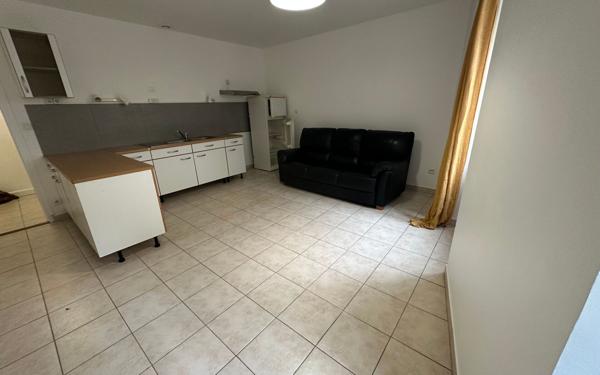 Appartement à louer    3 pièces •  Joyeuse