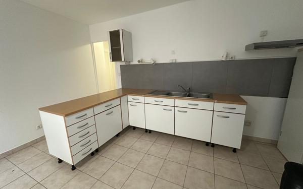 Appartement à louer    3 pièces •  Joyeuse