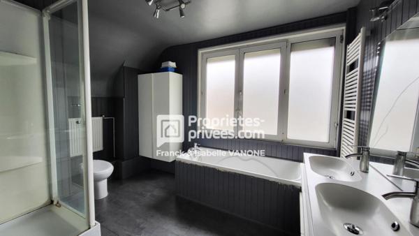 Semi Individuelle - 3 chambres, bureau, jardin, garage, cave - 130m²