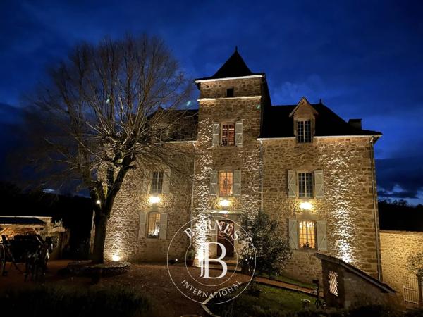 Rodez, Propriété 8 Chambres -  908 m² à vendre