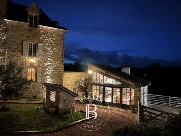 Rodez, Propriété 8 Chambres -  908 m² à vendre