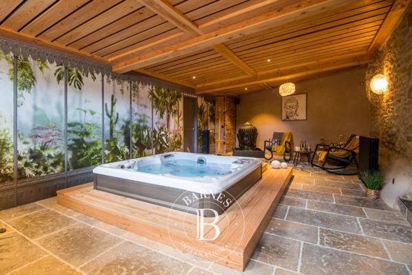Rodez, Propriété 8 Chambres -  908 m² à vendre