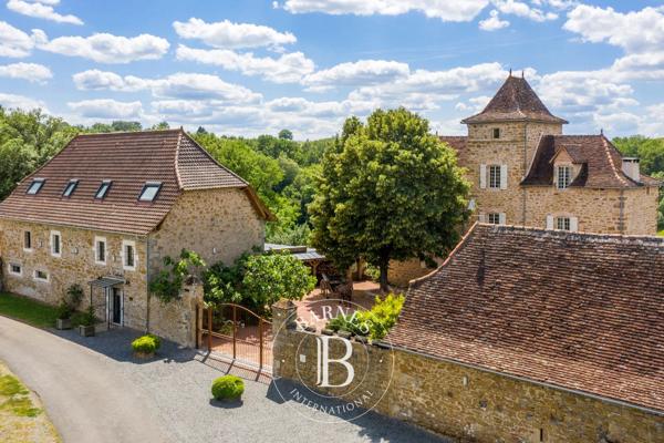 Rodez, Propriété 8 Chambres -  908 m² à vendre