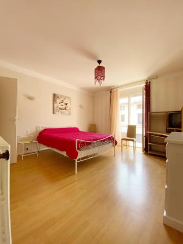 Maison Lacaunaise avec jardin au coeur du village .