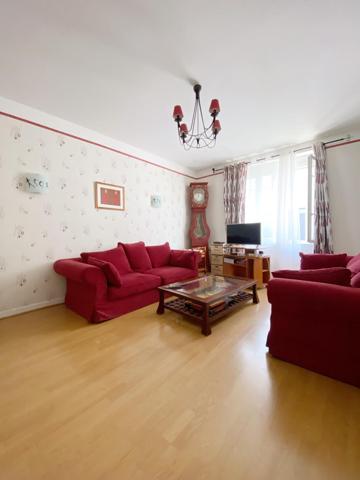 Maison Lacaunaise avec jardin au coeur du village .