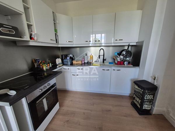 À vendre  Appartement lumineux au dernier étage, proche gare et centre-ville