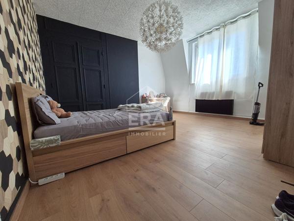 À vendre  Appartement lumineux au dernier étage, proche gare et centre-ville