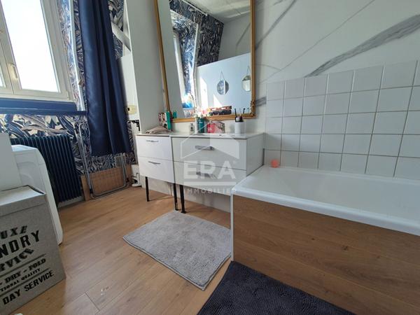 À vendre  Appartement lumineux au dernier étage, proche gare et centre-ville