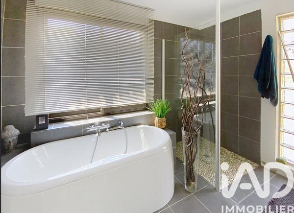 Maison à vendre 5 pièces 196 m² Corneilhan