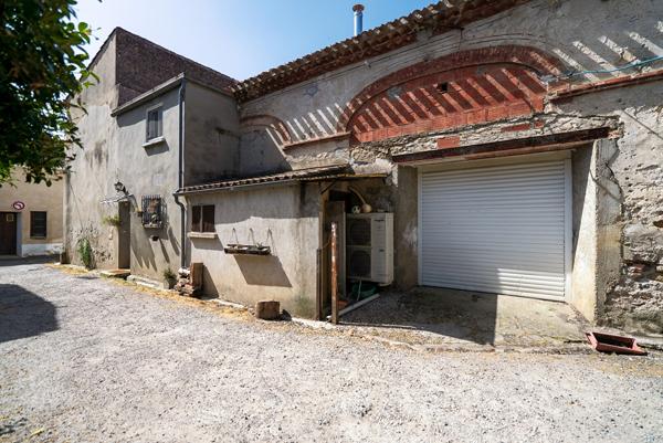CARCASSONNE – LIMOUX – ST HILAIRE Maison de village T7 220m² (173m² hab) avec garage