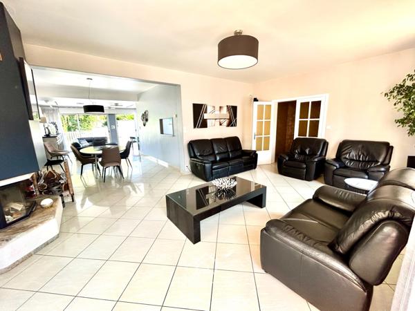 Belle maison familiale de 240 m² avec 3 garages.