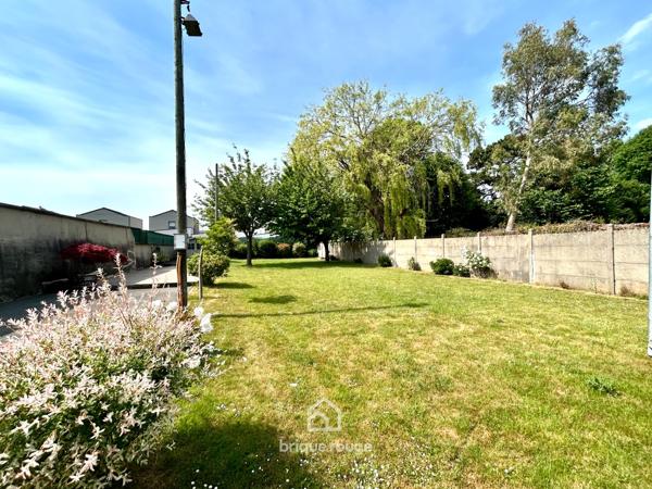 Belle maison familiale de 240 m² avec 3 garages.