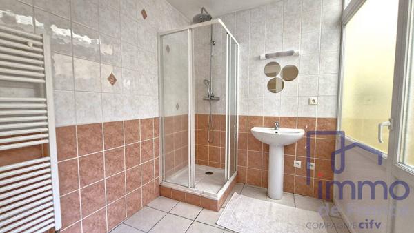 T2 BIS A PROXIMITE FACULTE JEAN MONNET