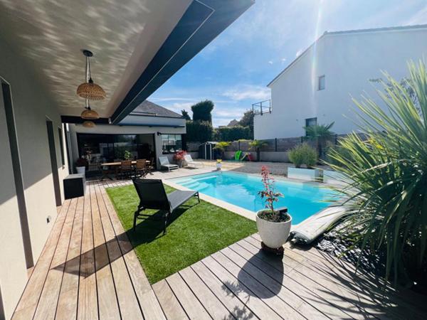 Maison moderne avec piscine