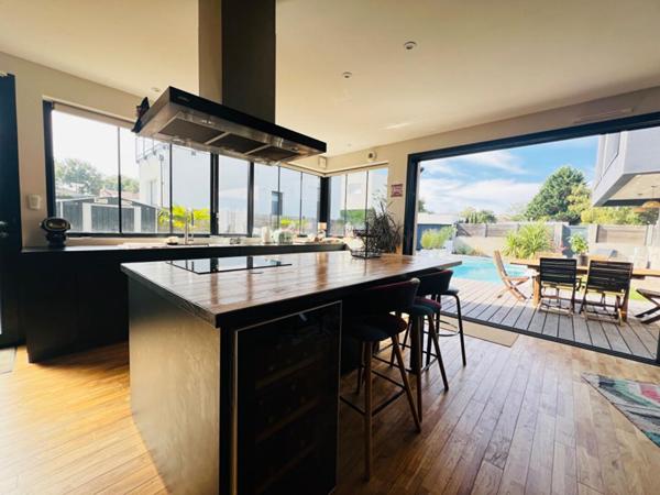 Maison moderne avec piscine