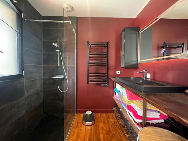 Maison moderne avec piscine