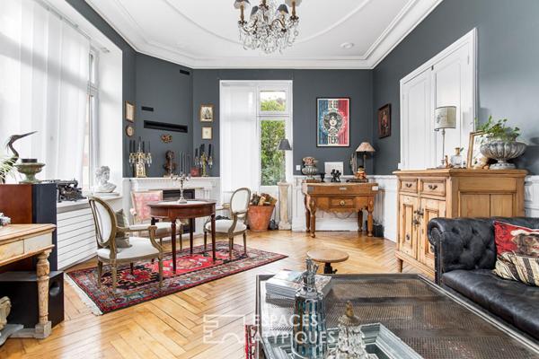 Demeure de caractère avec sa piscine proche du coeur de la cité