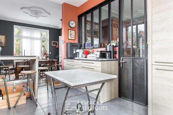 Demeure de caractère avec sa piscine proche du coeur de la cité