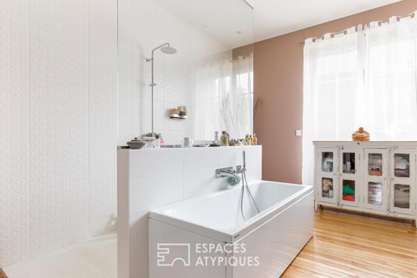 Demeure de caractère avec sa piscine proche du coeur de la cité