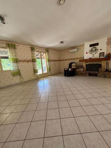 villa de plain pied sur joli terrain