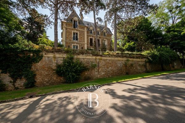 Rueil-Malmaison, Maison 7 Chambres -  404 m² à vendre