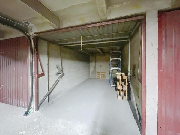 GARAGE COUVERT DE 12.5M2 À 13MINUTES À PIED DU RER