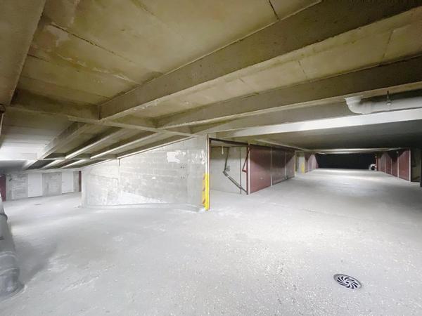 GARAGE COUVERT DE 12.5M2 À 13MINUTES À PIED DU RER