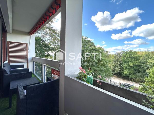 Appartement 3 pièces de 64 m², triple exposition sans vis à vis, 2 chambres, parking, cave