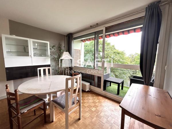 Appartement 3 pièces de 64 m², triple exposition sans vis à vis, 2 chambres, parking, cave