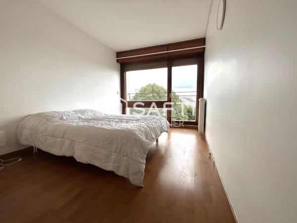 Appartement 3 pièces de 64 m², triple exposition sans vis à vis, 2 chambres, parking, cave