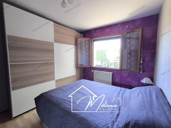 Maison trois chambres jardin piscine