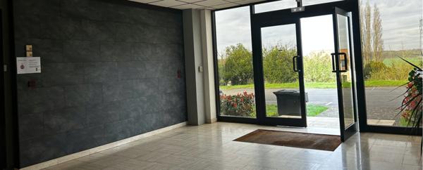 Bureaux de 600 m2 à vendre avec parcelle de 4 650 m2 0 BATIR, proche Compiègne