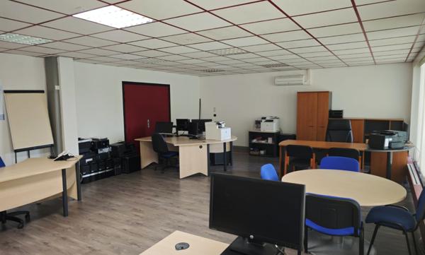 Bureaux de 600 m2 à vendre avec parcelle de 4 650 m2 0 BATIR, proche Compiègne