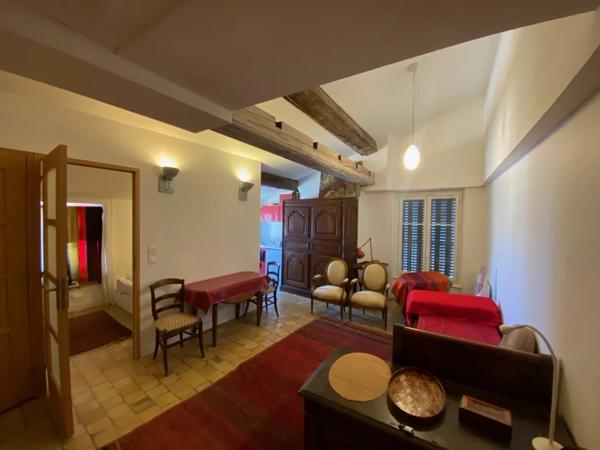 APPARTEMENT T3 A LOUER - LYON 1ER ARRONDISSEMENT Annonciade-Saint-Benoit 33.8 m 2 770 € charges comprises par mois