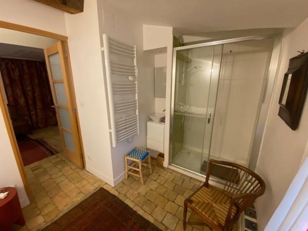 APPARTEMENT T3 A LOUER - LYON 1ER ARRONDISSEMENT Annonciade-Saint-Benoit 33.8 m 2 770 € charges comprises par mois