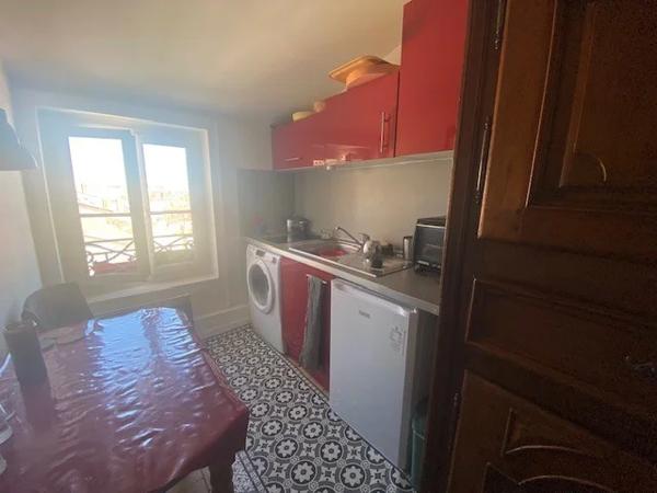 APPARTEMENT T3 A LOUER - LYON 1ER ARRONDISSEMENT Annonciade-Saint-Benoit 33.8 m 2 770 € charges comprises par mois